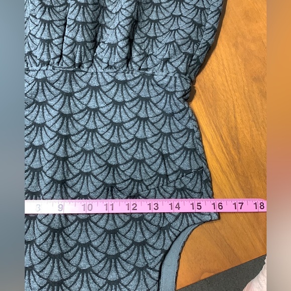 Gray and black patterned LOFT dress size 4 - Picture 6 of 6